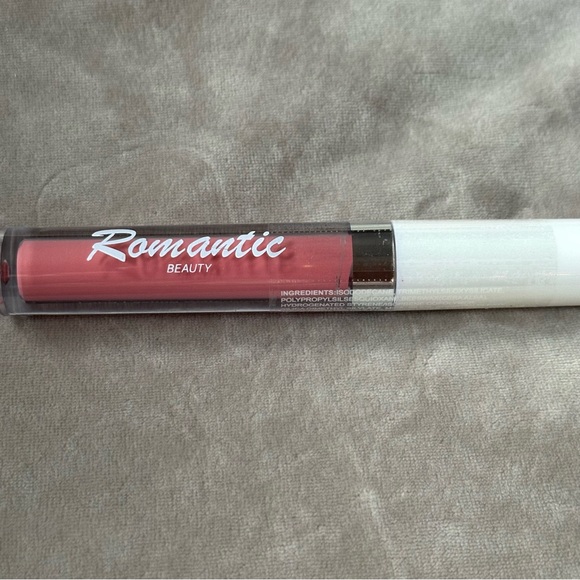 Romantic Beauty Lip Gloss 05 Tea Rose Br New Sealed - Picture 1 of 4